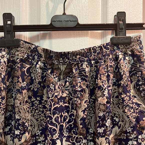 Club Monaco Silk Skirt - Picture 3 of 11